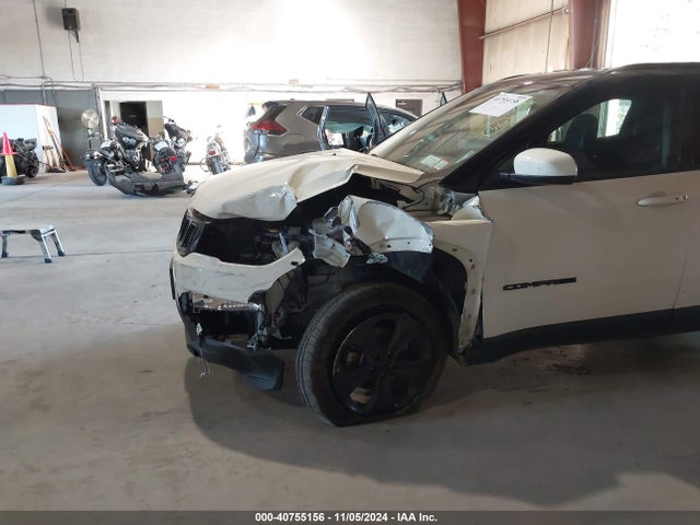 3C4NJCBB1JT460890 Jeep Compass Altitude Fwd