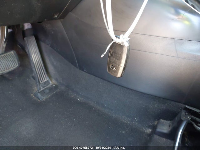 KIA SOUL + 2017 KNDJP3A53H7881405 Image 11