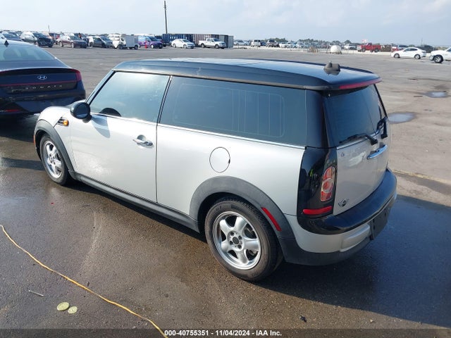 2011 MINI COOPER CLUBMAN WMWZF3C59BT188367 Photo 2