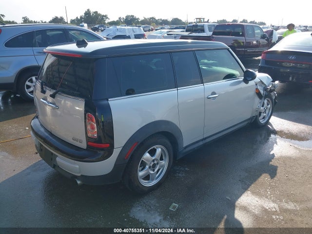 2011 MINI COOPER CLUBMAN WMWZF3C59BT188367 Photo 3