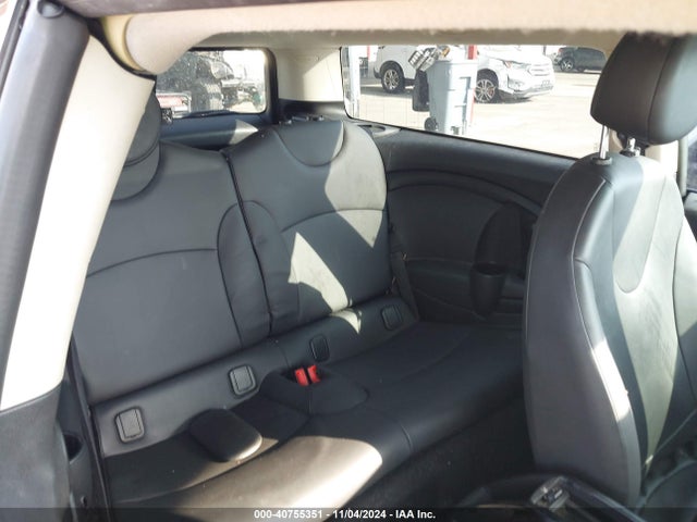2011 MINI COOPER CLUBMAN WMWZF3C59BT188367 Photo 7