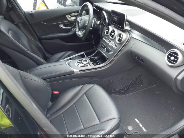 55SWF4JB5HU198943 Mercedes-Benz C 300 Luxury/sport