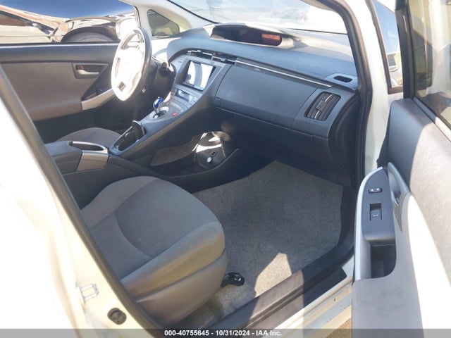 Toyota Prius Two 2015 JTDKN3DU8F1985739 Image 5