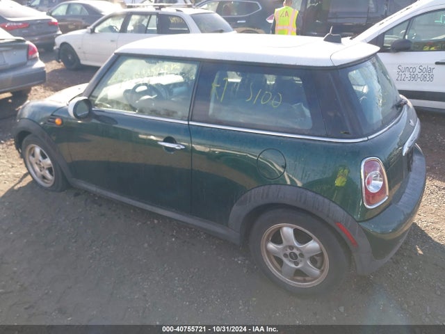 2011 MINI COOPER WMWSU3C54BT252595 Photo 2