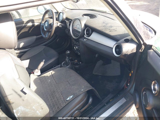 2011 MINI COOPER WMWSU3C54BT252595 Photo 4