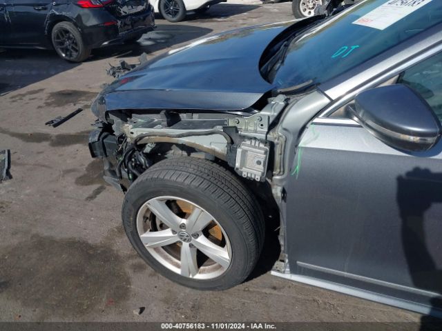1VWAT7A37HC081390 Volkswagen Passat 1.8t S