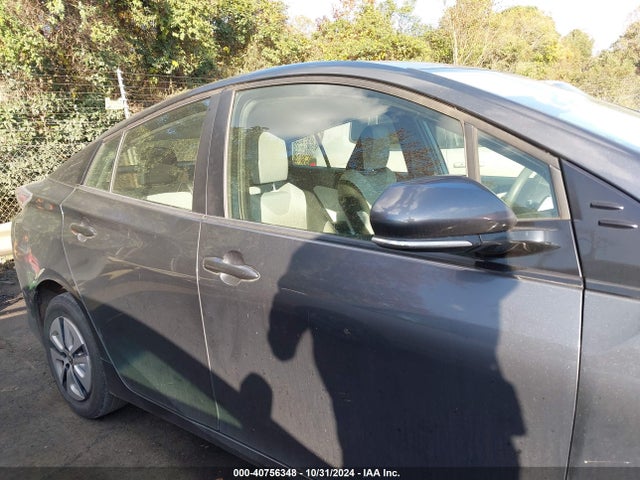 Toyota Prius Two Eco 2016 JTDKARFU0G3004580 Image 13