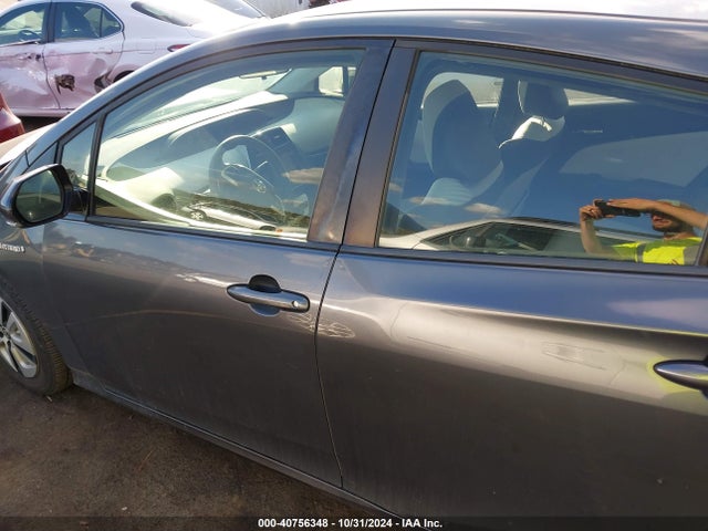Toyota Prius Two Eco 2016 JTDKARFU0G3004580 Image 14