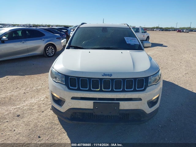 3C4NJCBB1KT699812 Jeep Compass Latitude Fwd