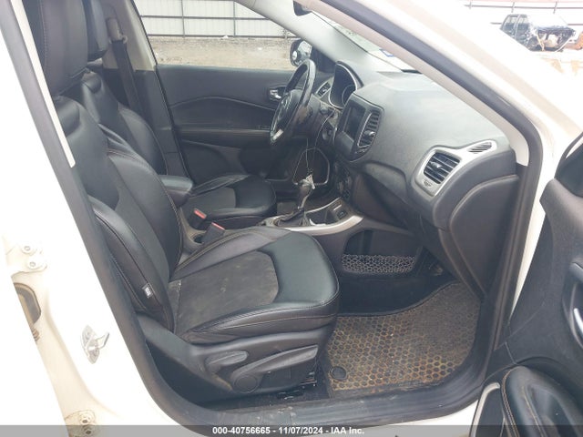 3C4NJCBB1KT699812 Jeep Compass Latitude Fwd