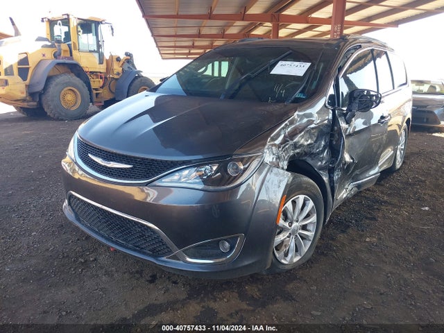 Chrysler Pacifica Touring L 2018 2C4RC1BG0JR140264 Image 2