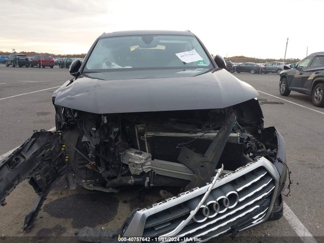 WA1LHAF75JD031457 Audi Q7 2.0t Premium