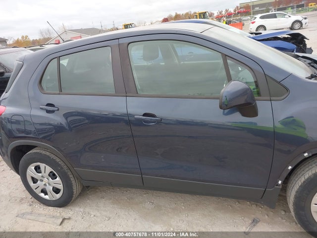 Chevrolet TRAX LS 2018 3GNCJKSB3JL331350 Image 14