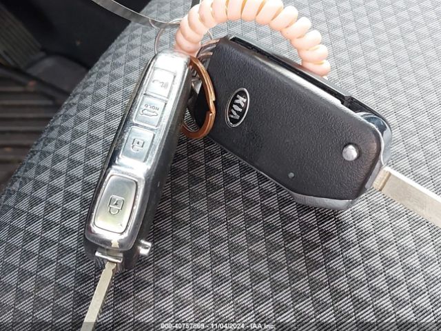 KNDJ23AU7M7137452 KIA SOUL LX