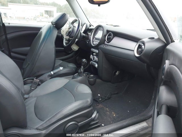 2008 MINI COOPER CLUBMAN WMWML33508TN66507 Photo 4