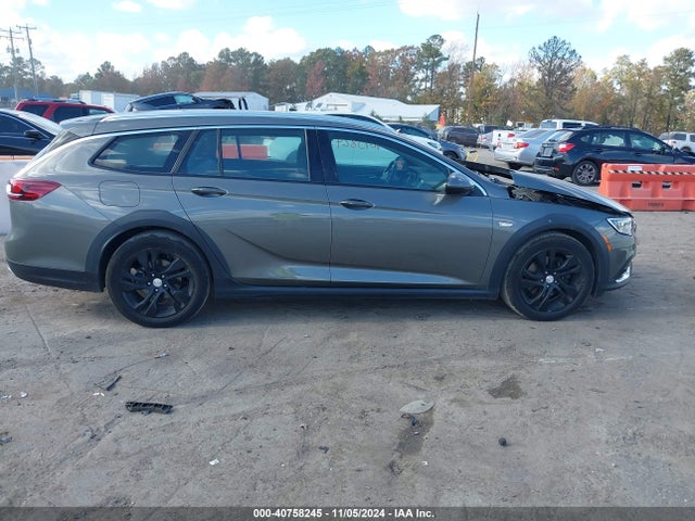 W04GV8SX2J1062286 Buick Regal Tourx Essence