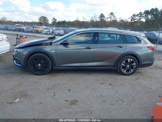 W04GV8SX2J1062286 Buick Regal Tourx Essence