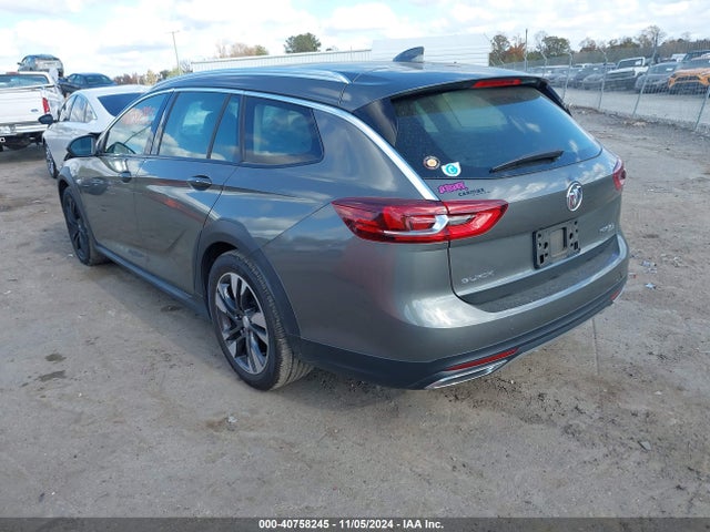 W04GV8SX2J1062286 Buick Regal Tourx Essence