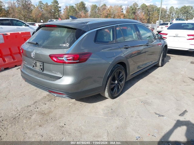 W04GV8SX2J1062286 Buick Regal Tourx Essence