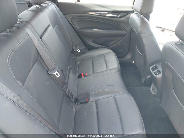 W04GV8SX2J1062286 Buick Regal Tourx Essence