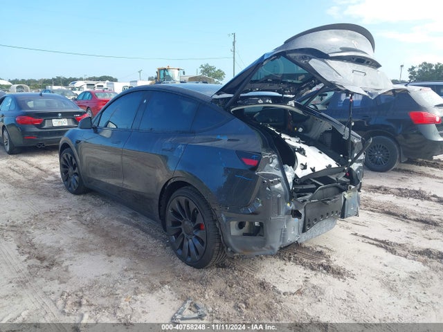2024 TESLA MODEL Y 7SAYGDEF6RF022993 Photo 2