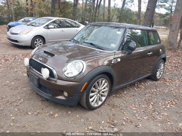 2010 MINI COOPER S WMWMF7C56ATZ73476 Photo 1