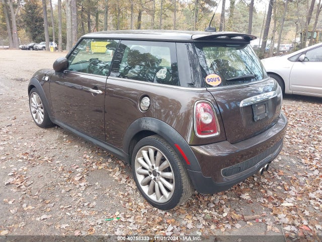 2010 MINI COOPER S WMWMF7C56ATZ73476 Photo 2