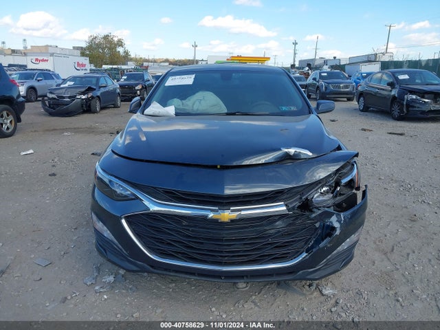 1G1ZD5ST6MF015677 Chevrolet Malibu Fwd Lt