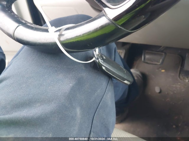 KIA SEDONA LX 2017 KNDMB5C15H6252736 Image 11