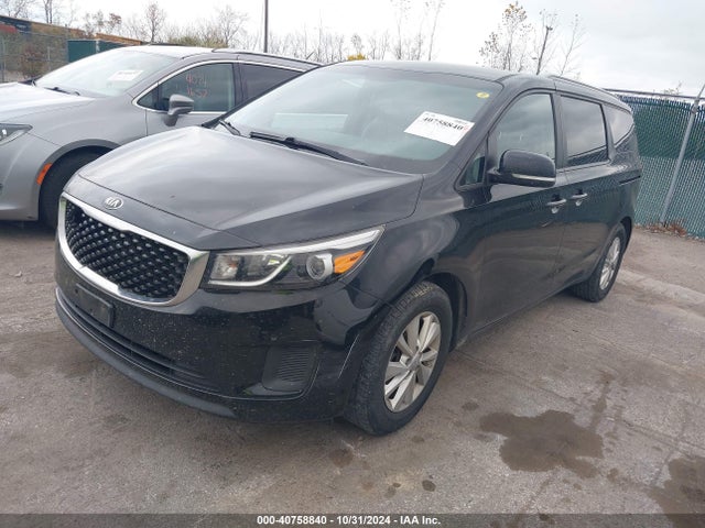 KIA SEDONA LX 2017 KNDMB5C15H6252736 Image 2