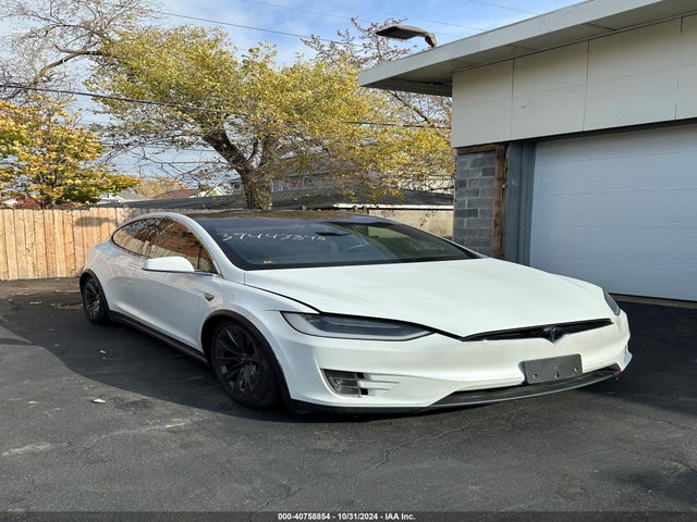 2018 TESLA MODEL X 5YJXCAE23JF111991 Photo 0