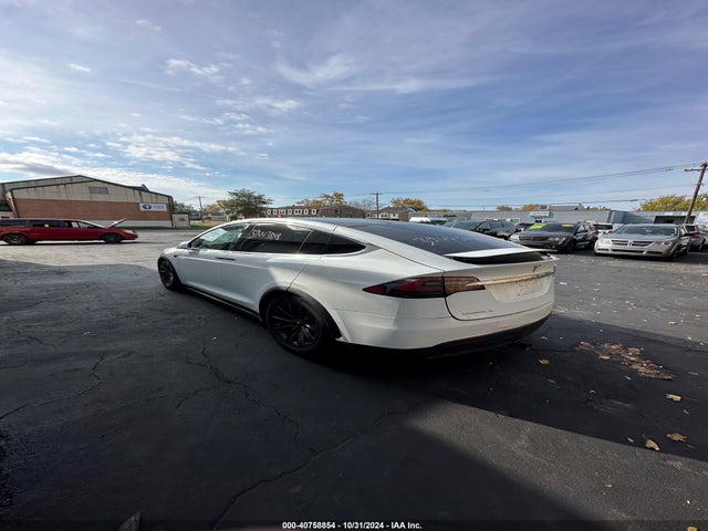 2018 TESLA MODEL X 5YJXCAE23JF111991 Photo 2
