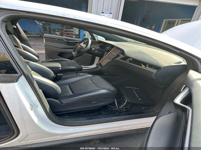 2018 TESLA MODEL X 5YJXCAE23JF111991 Photo 4