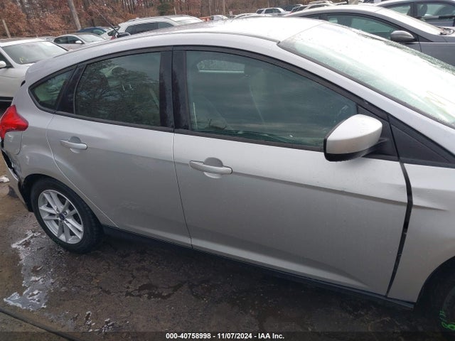 Ford FOCUS SE 2018 1FADP3K25JL324273 Image 13