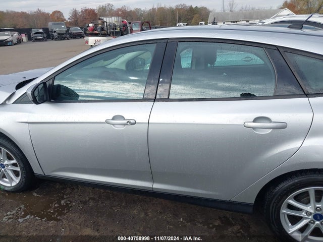 Ford FOCUS SE 2018 1FADP3K25JL324273 Image 14