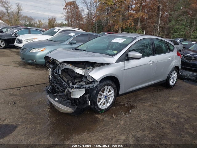 Ford FOCUS SE 2018 1FADP3K25JL324273 Image 2