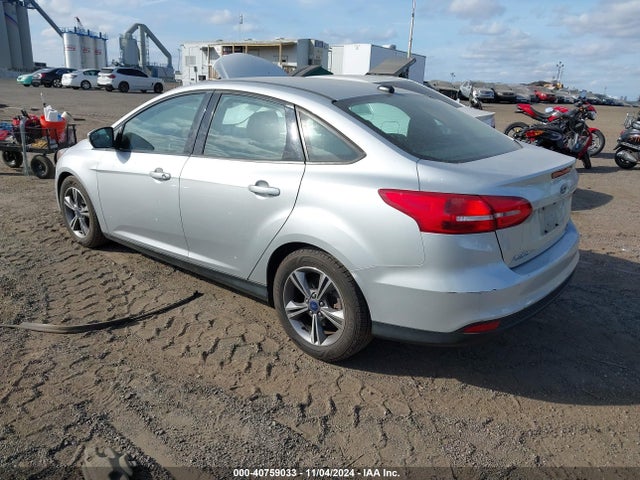Ford FOCUS SE 2018 1FADP3FE2JL318418 Image 3