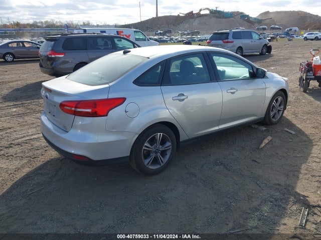 Ford FOCUS SE 2018 1FADP3FE2JL318418 Image 4