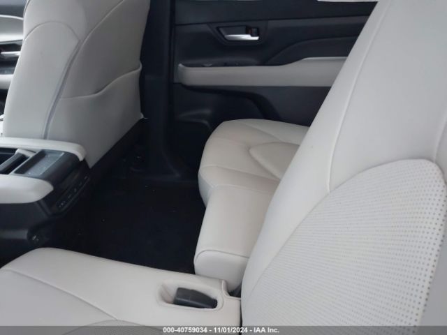 5TDAAAA5XRS014760 Toyota Grand Highlander Xle