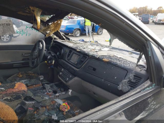 KNDMB5C1XM6673667 KIA SEDONA LX