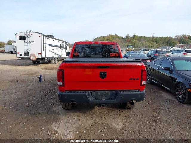 1C6RR7LT6KS699032 RAM 1500 Classic Warlock  4x4 5'7 Box