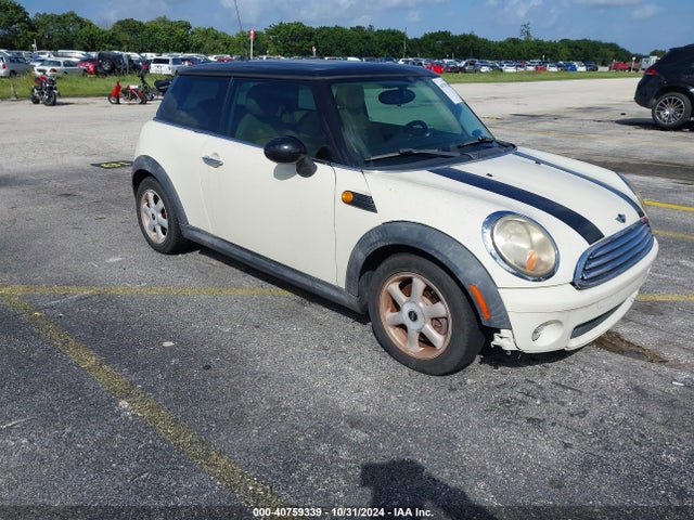 2010 MINI COOPER WMWMF3C56ATZ63586 Photo 0