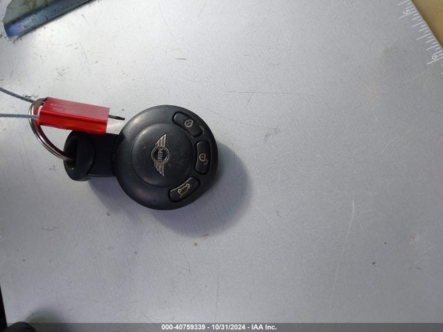 2010 MINI COOPER WMWMF3C56ATZ63586 Photo 10