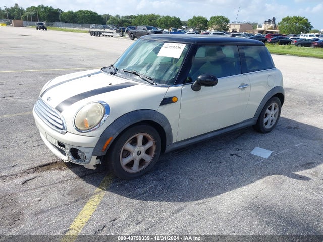 2010 MINI COOPER WMWMF3C56ATZ63586 Photo 1