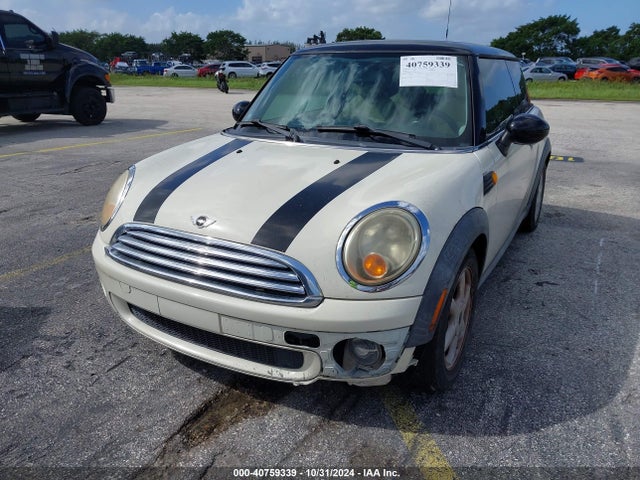 2010 MINI COOPER WMWMF3C56ATZ63586 Photo 5
