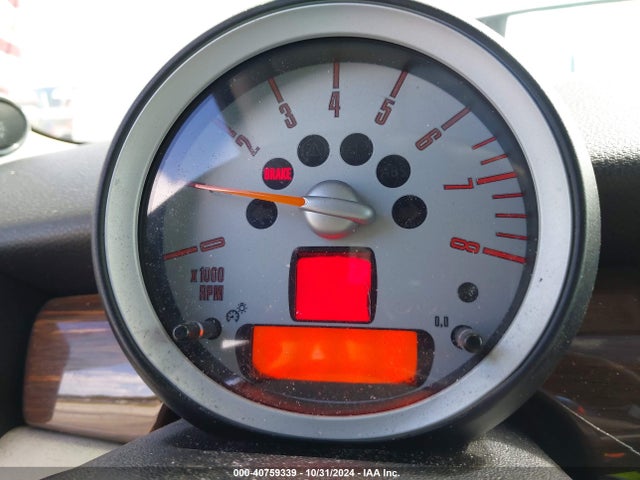 2010 MINI COOPER WMWMF3C56ATZ63586 Photo 6