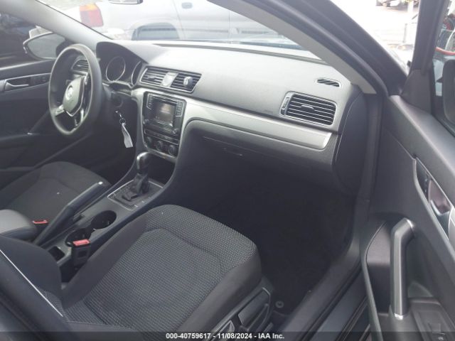 1VWAT7A31HC077674 Volkswagen Passat 1.8t S