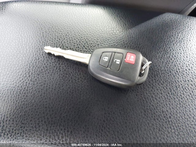 Toyota RAV4 LE 2015 JTMZFREVXFJ048039 Image 11
