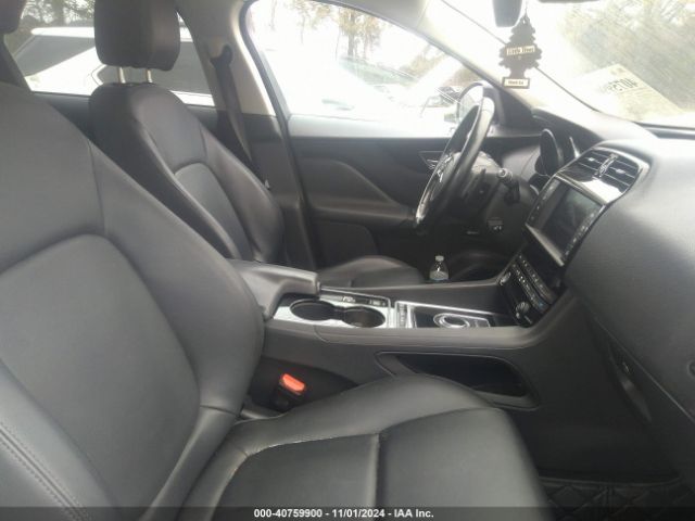 SADCJ2BV3HA065563 Jaguar F-pace 35t Premium