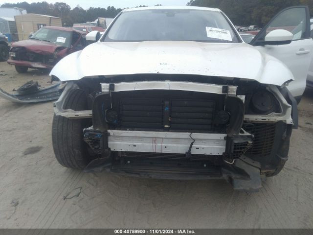 SADCJ2BV3HA065563 Jaguar F-pace 35t Premium